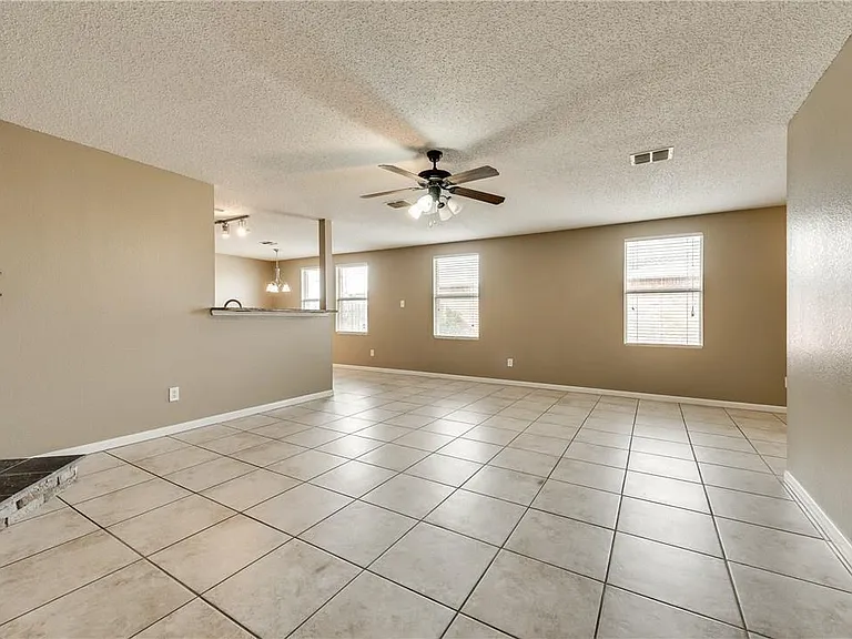 1508 Flagstone Ln — Photo 5