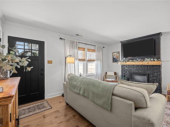 4th image of 3103 County Farm Rd