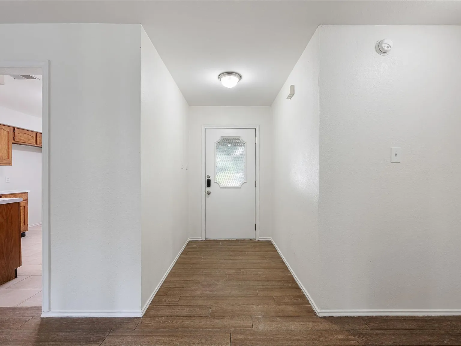 3 bed, 2.0 bath, 1953 sqft, $2,200 — Photo 4