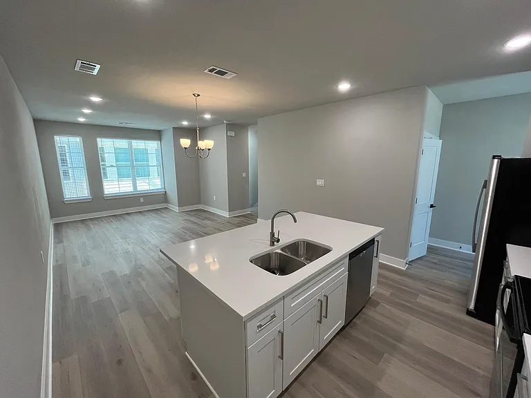 The Purple Rail Townhomes — Photo 9