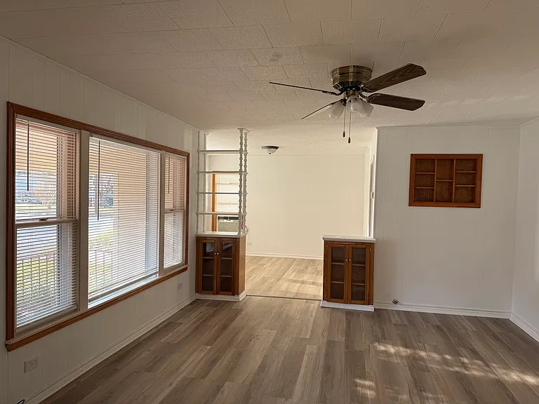 1321 N Avenue I — Photo 4