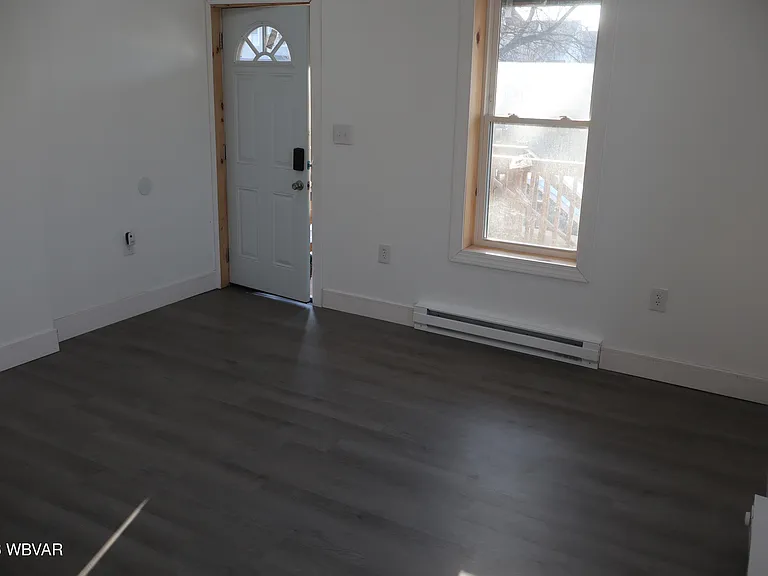 648 Braine St — Photo 2