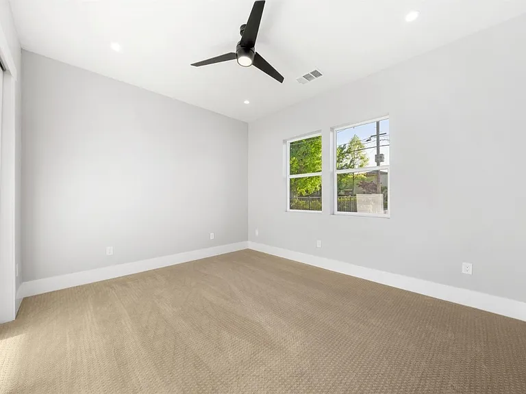 1130 Jonas Ave — Photo 37