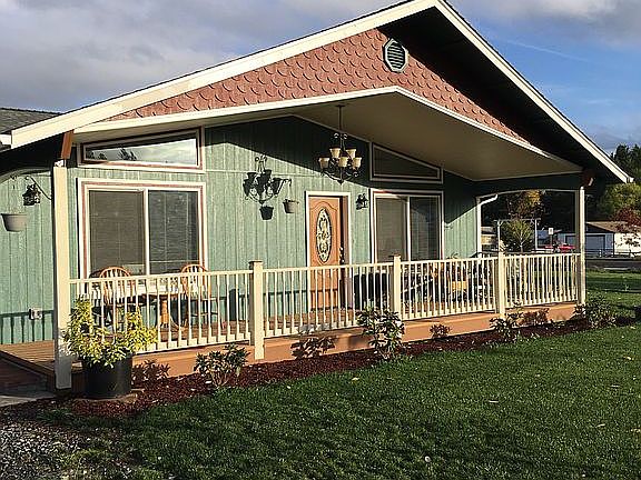 Large front porch!