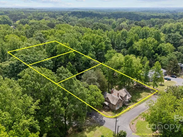 203 E College St, Star, NC 27356