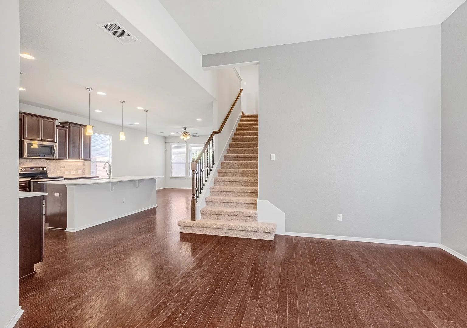 3 Bedroom, 2.5 Bath Home in North Austin — Photo 2