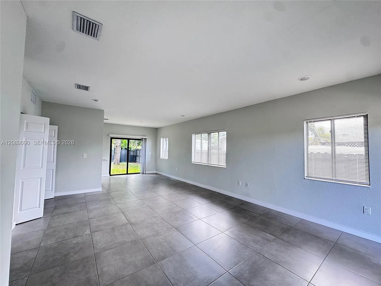 Dania Manor Corr Plat — Photo 3