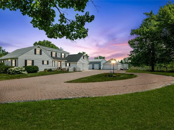 5312 Tower Terrace Rd, Cedar Rapids, IA 52411