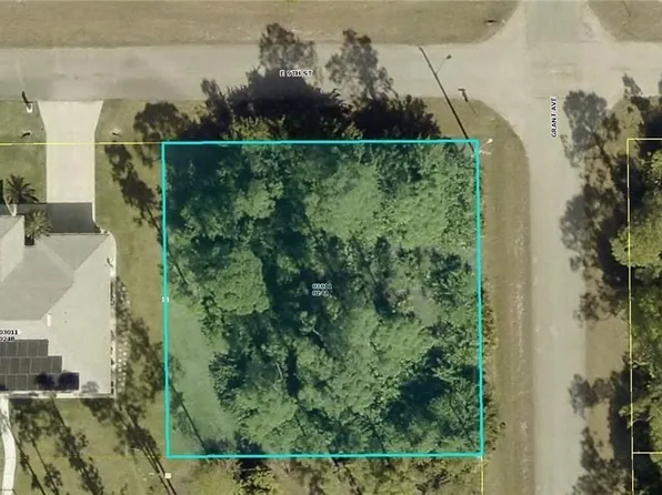 3306 E 9th St, Lehigh Acres, FL 33972