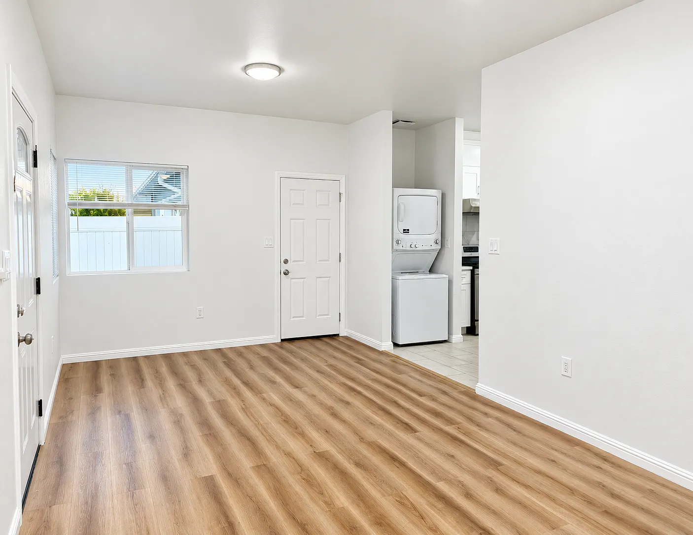 3 bed, 1064 sqft, $3,000 — Photo 2