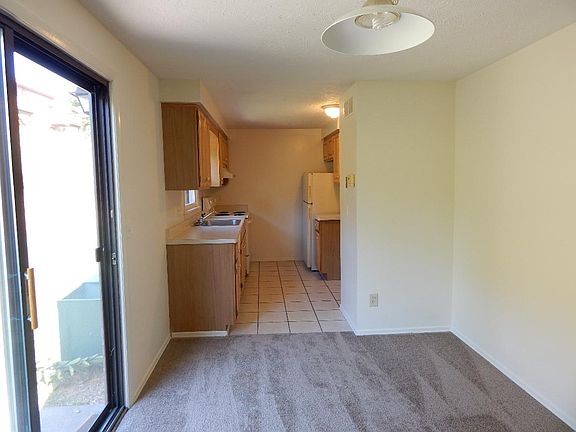 3rd image of 47 Cinnamon Cir