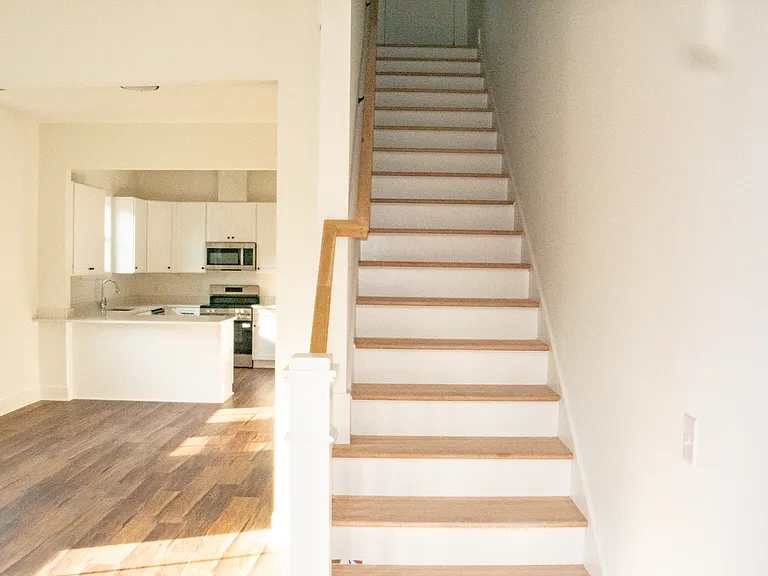605 W 32nd St #A — Photo 2