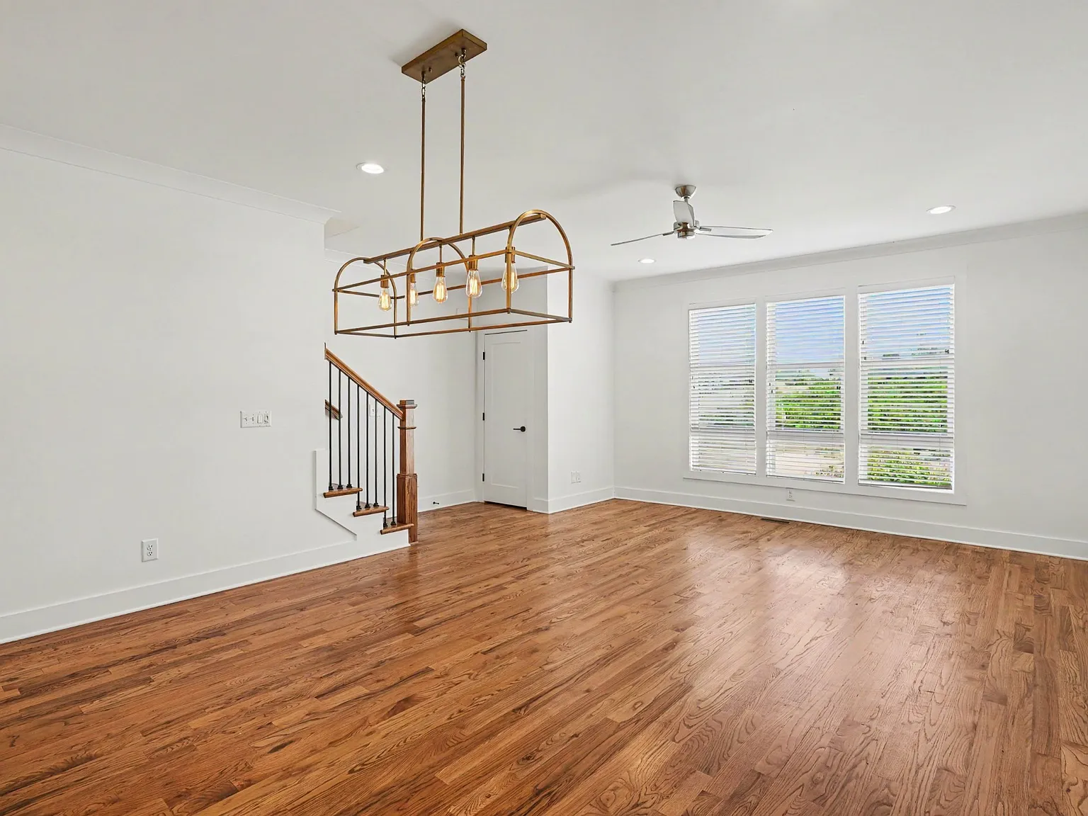 3 bed, 3.0 bath, 2033 sqft, $3,200 — Photo 4