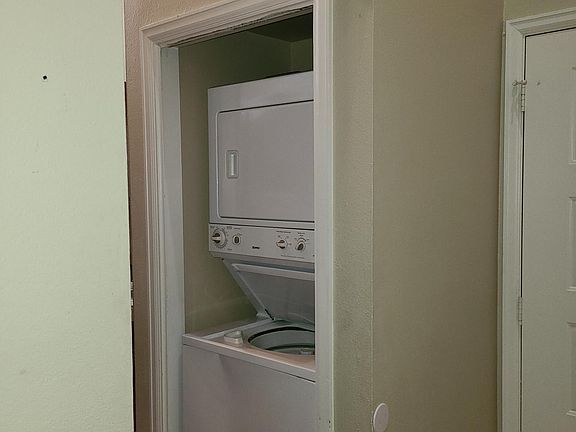 3rd image of 909 Conifer Ct APT 6