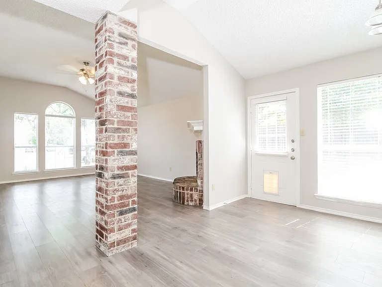 7900 Flowertree Ct — Photo 3