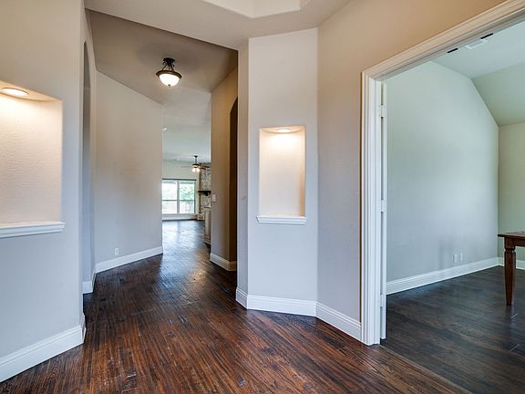 3rd image of 1813 Chadwick Ln