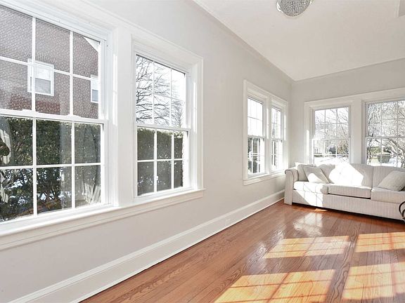 5th image of 39 Whitehall Blvd
