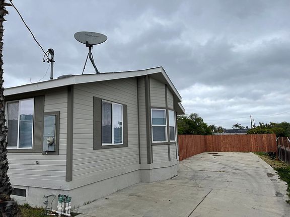 3rd image of 305 W East Dr