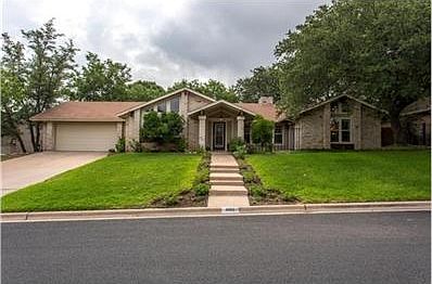 Great sun-filled 4 bedroom home in Central Austin