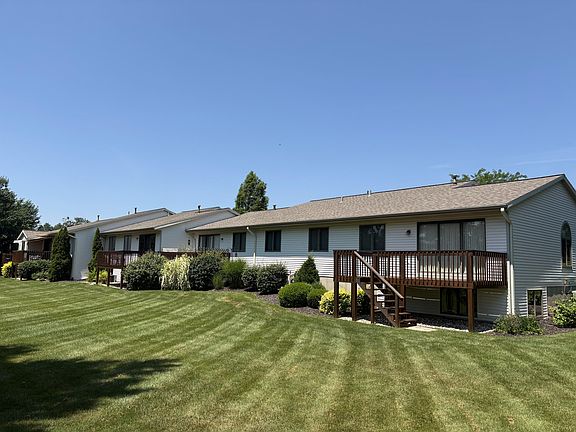 2nd image of 926 Village Ct