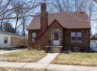 736 Manitowoc St, Menasha, WI 54952