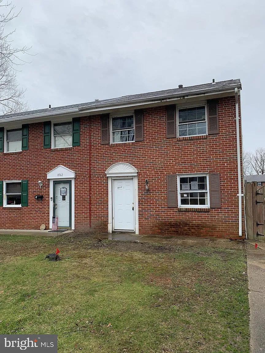 8560 Neptune Dr photo 1