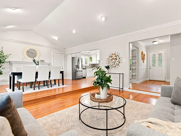 930 Sousa Dr — Photo 3