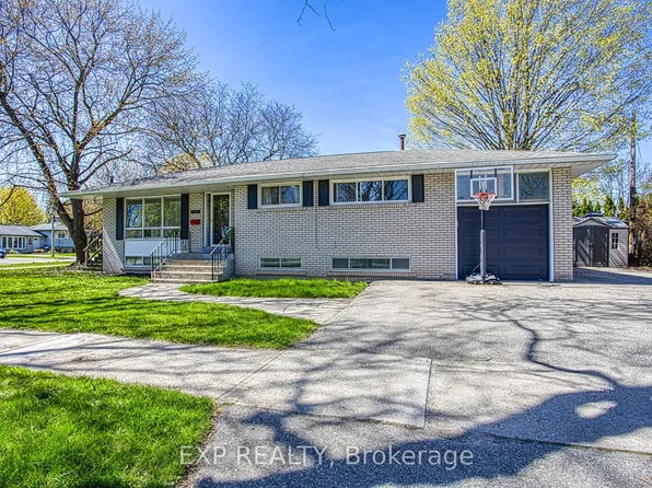 2387 Cyprus Ave, Burlington, ON L7P 1G5