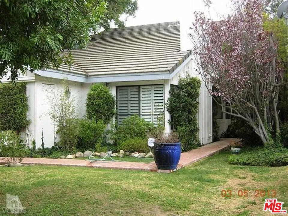 2 bed, 2.0 bath, 1348 sqft, $3,800 — Photo 1