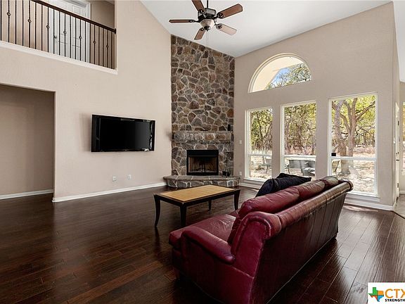 5th image of 137 Pin Oak Trl