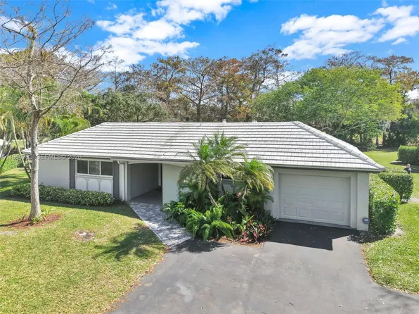 820 E Cypress Ln #V-38, Pompano Beach, FL 33069