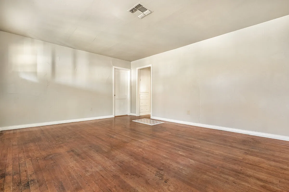 2 bed, 1.0 bath, 938 sqft, $995 — Photo 3