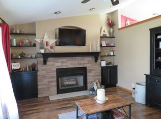 809 Stephanie Ln, Winnebago, IL 61088