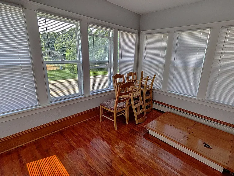 1812 Golden Valley Rd — Photo 5