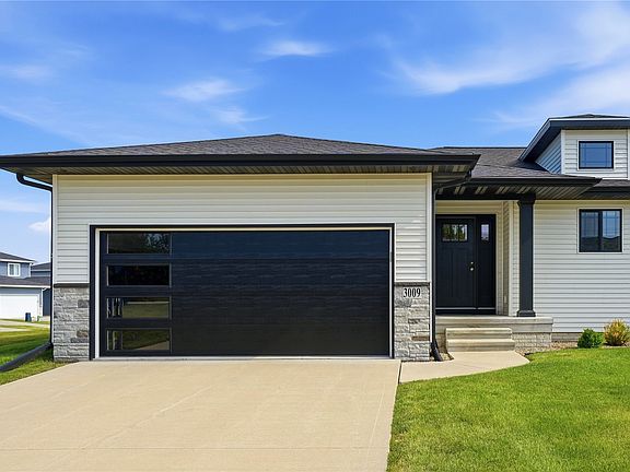 2nd image of 3009 Sherwood Dr