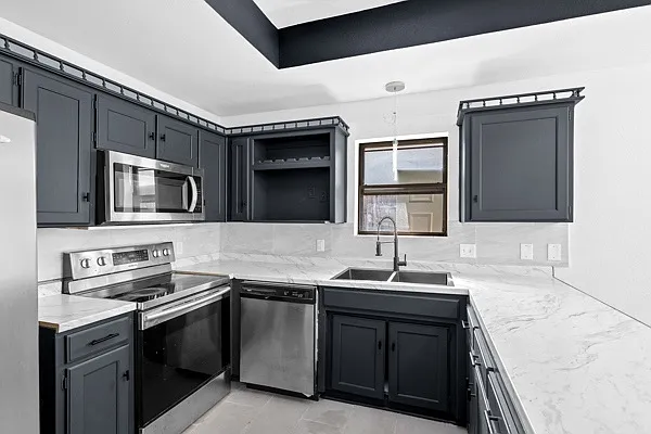 3 bed, 1175 sqft, $1,995 — Photo 4