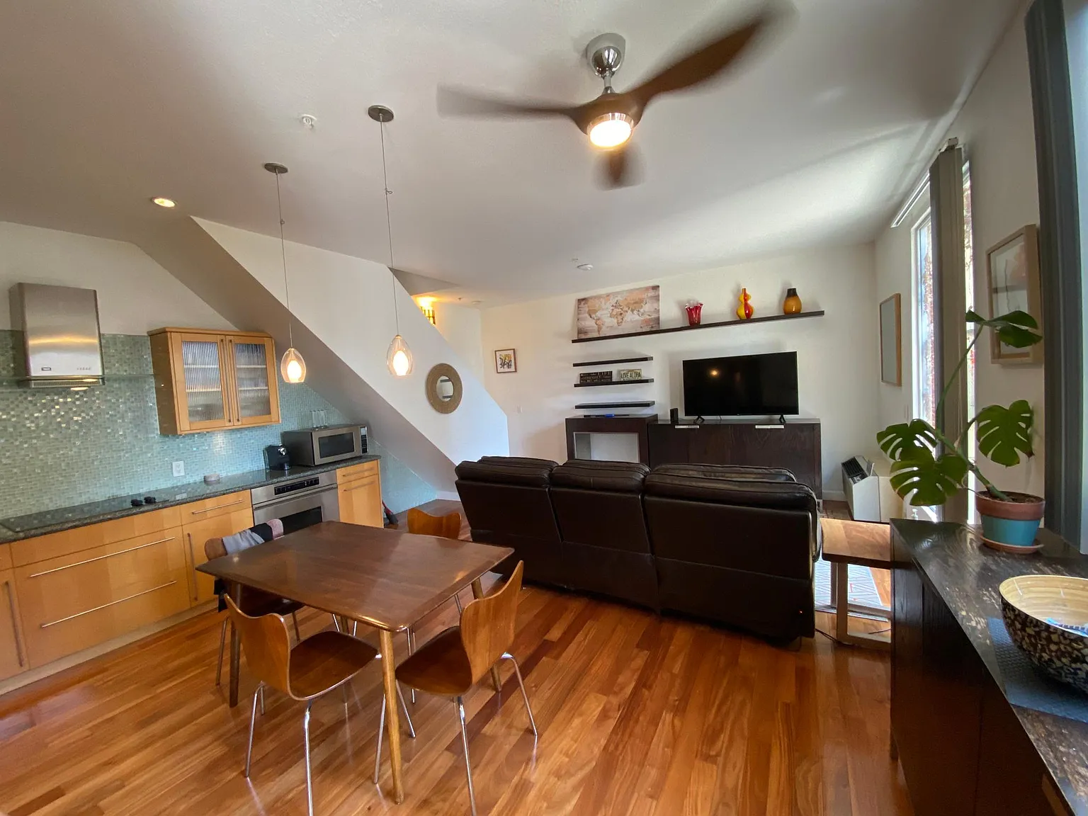 985 Island Ave — Photo 3