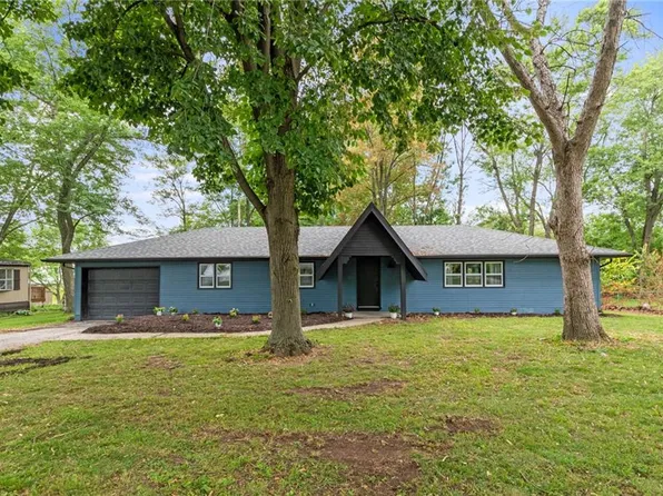 708 S Davis St, Hamilton, MO 64644