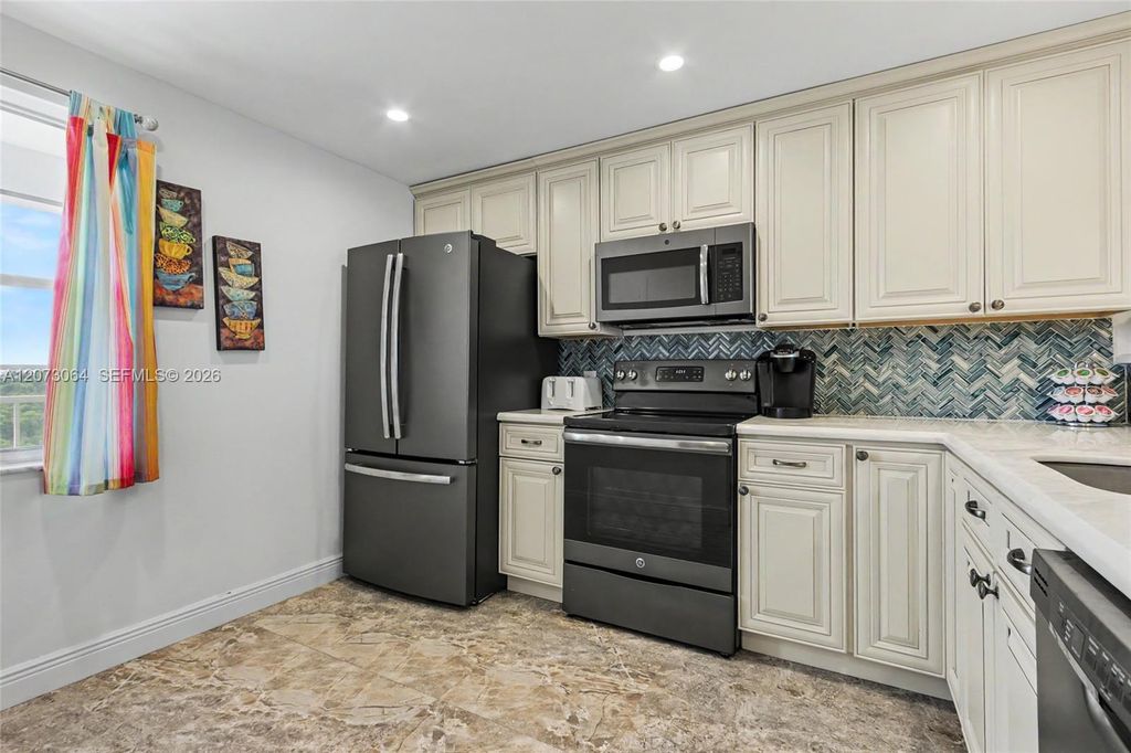 3090 N Course Dr APT 709, photo 6
