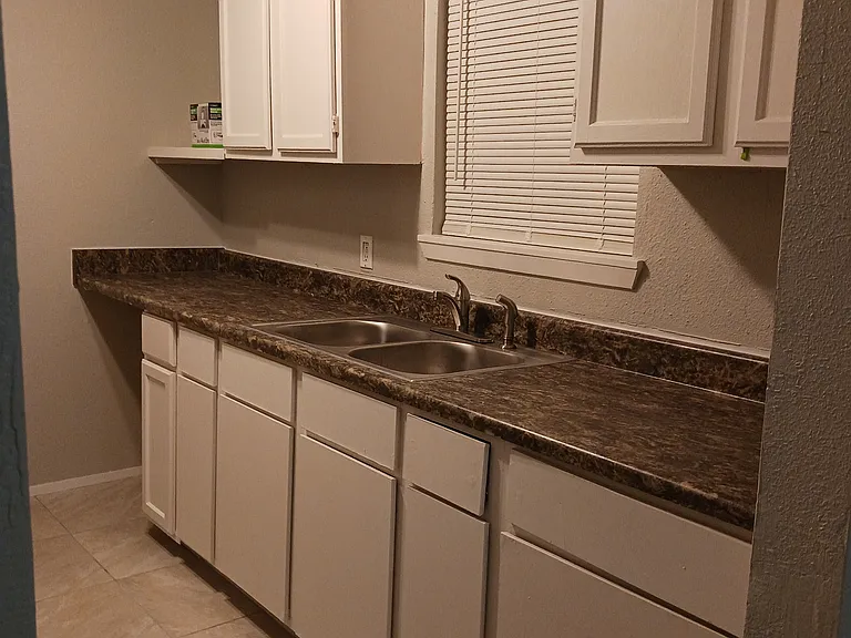 330 S Algeria St — Photo 11
