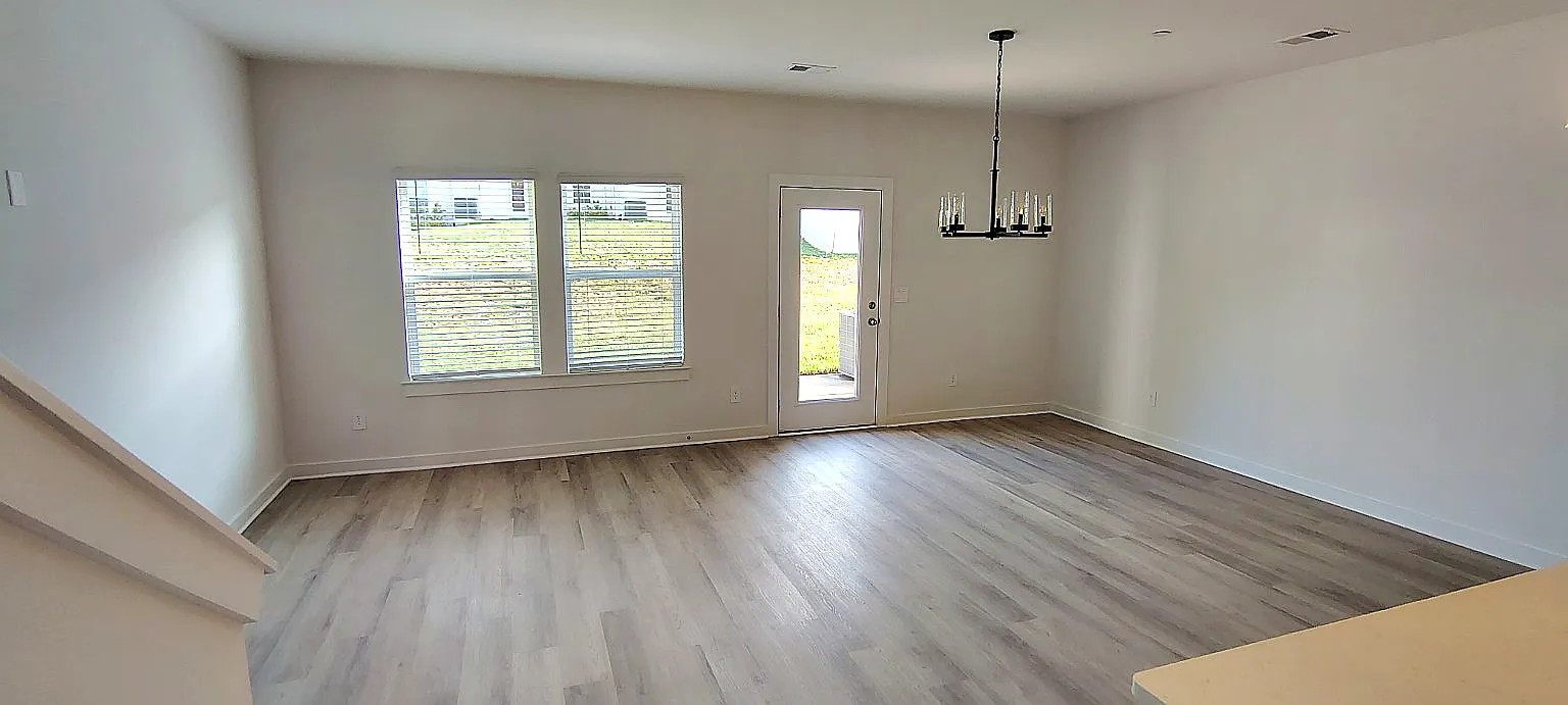 3 bed, 1646 sqft, $2,300 — Photo 4