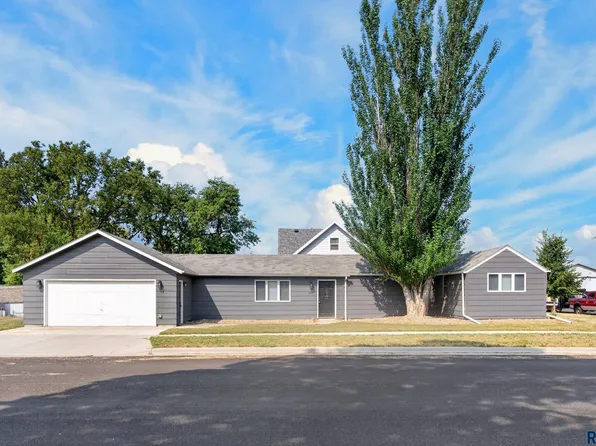 401 S 1st Ave, Brandon, SD 57005