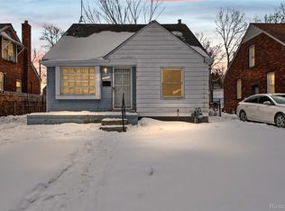 11960 Rossiter St, Grosse Pointe, MI 48224