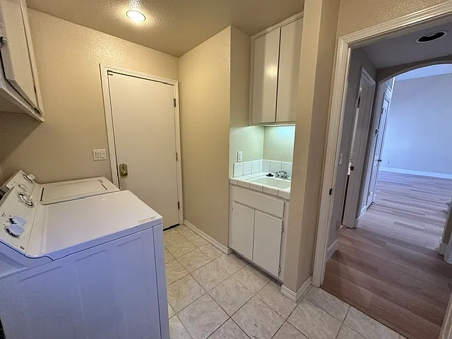353 Silverlake Ct — Photo 12