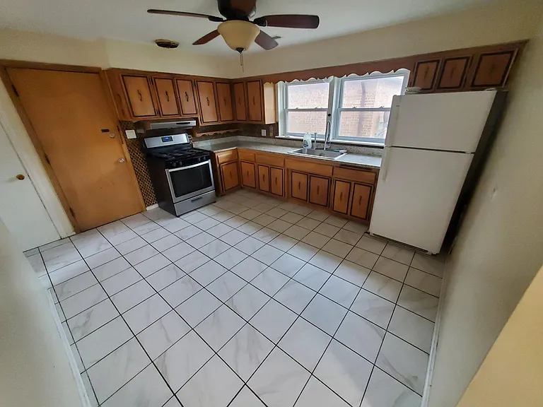 7122 W Windsor Ave #2S — Photo 2