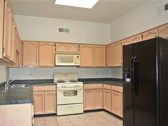 4th image of 3182 Royal Crest St