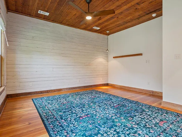 1608 S Church St — Photo 12