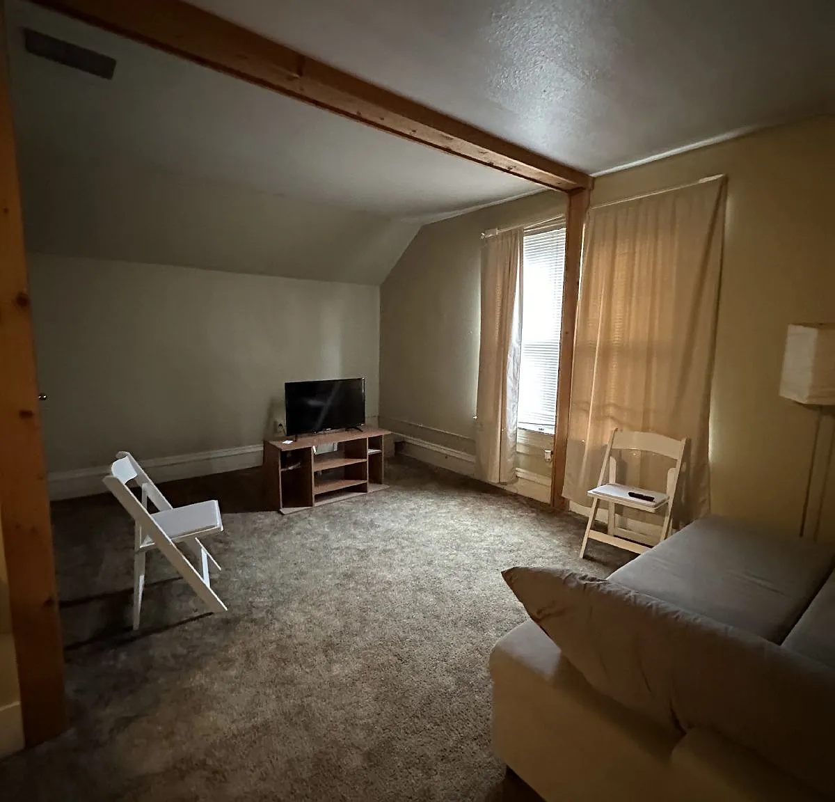 2 bed, 1.0 bath, $475 — Photo 3