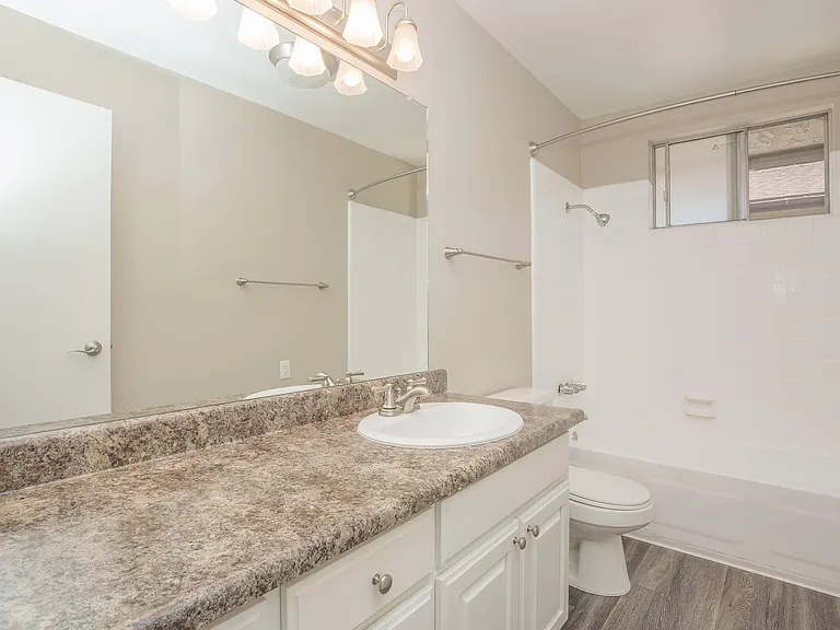 Huntington Highlander Apartment Homes — Photo 32