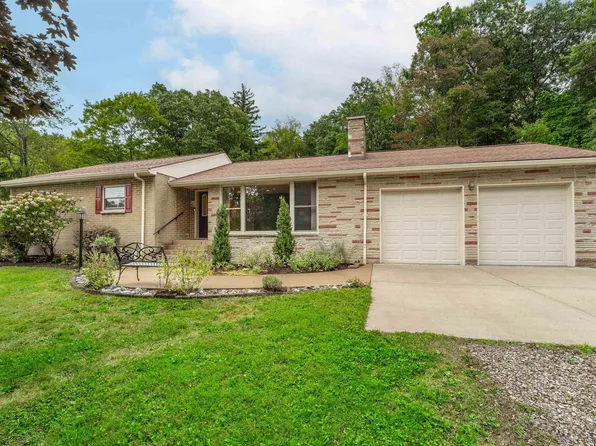 28 Hilltop Ln, Morgantown, WV 26508